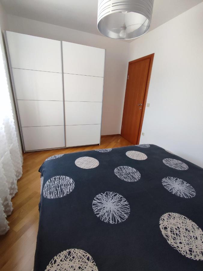 Apartment Rose Malinska Buitenkant foto